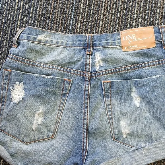One Teaspoon Distressed DenimShorts Size 27 - Picture 4 of 6